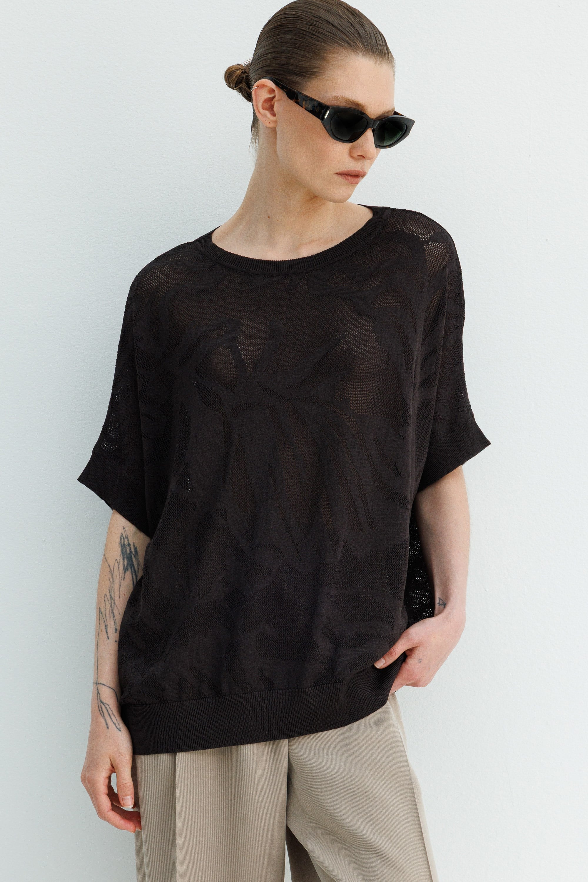 Kayık Yaka Jakarlı Triko