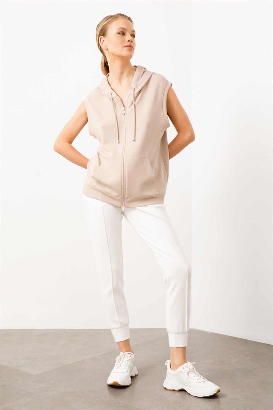 Kolsuz Kapüşonlu Sweat