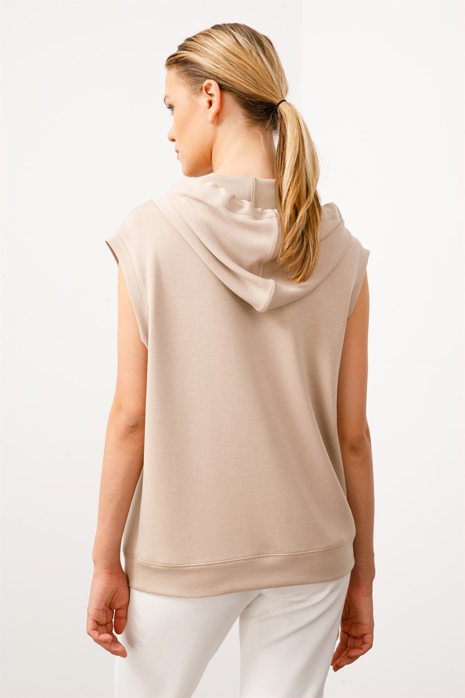 Kolsuz Kapüşonlu Sweat