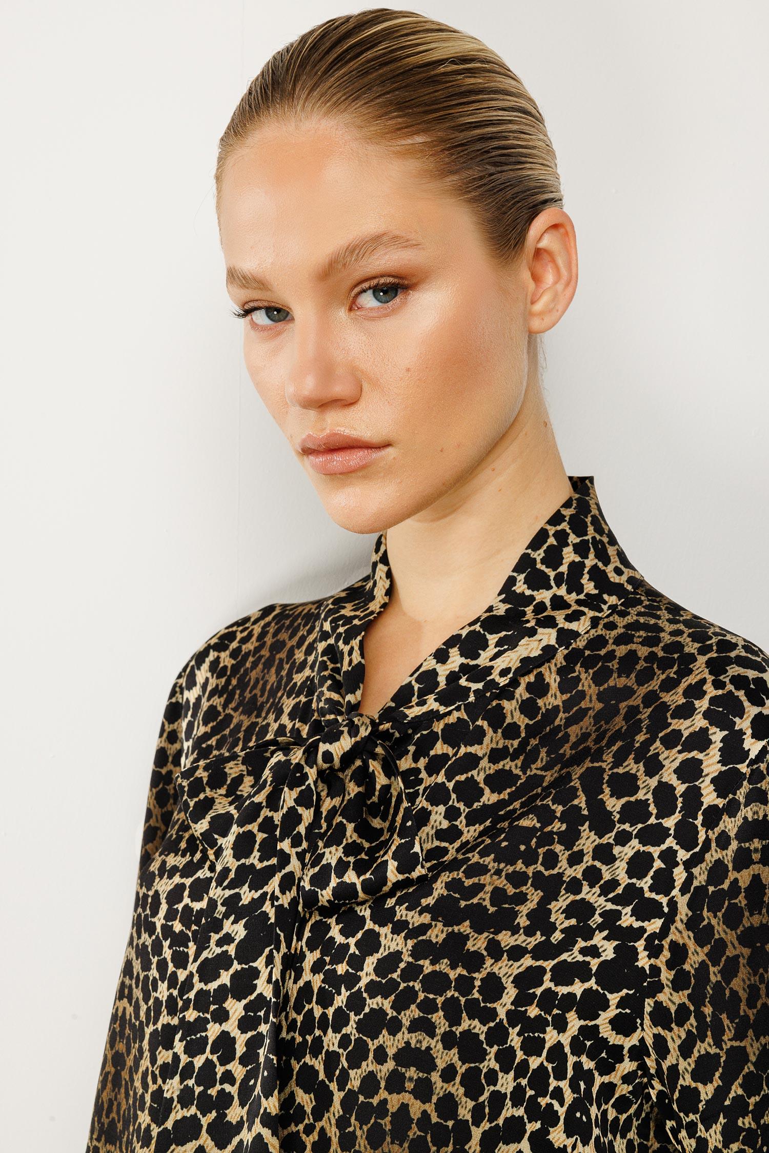 Leopar Fularlı Bluz