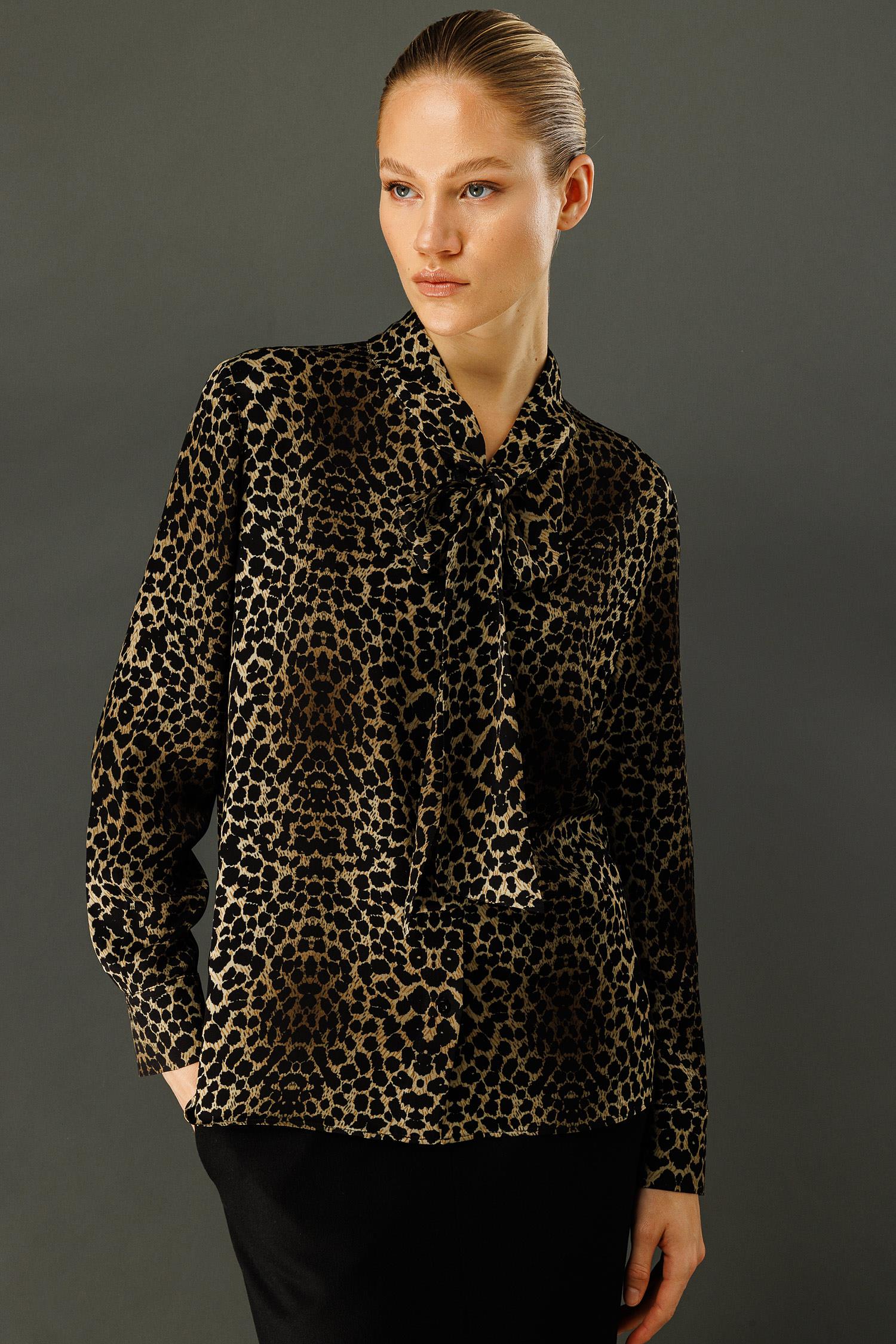 Leopar Fularlı Bluz