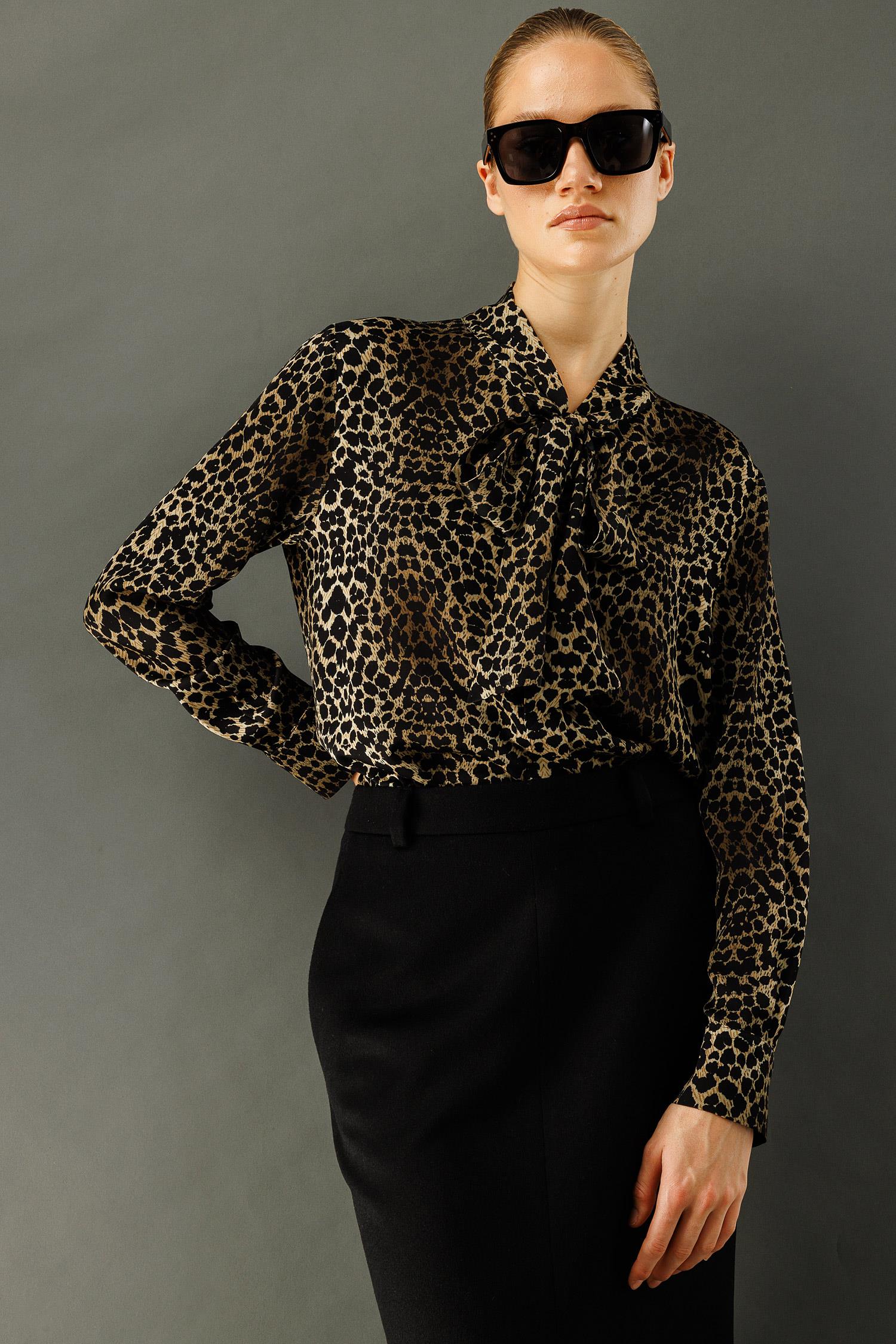 Leopar Fularlı Bluz