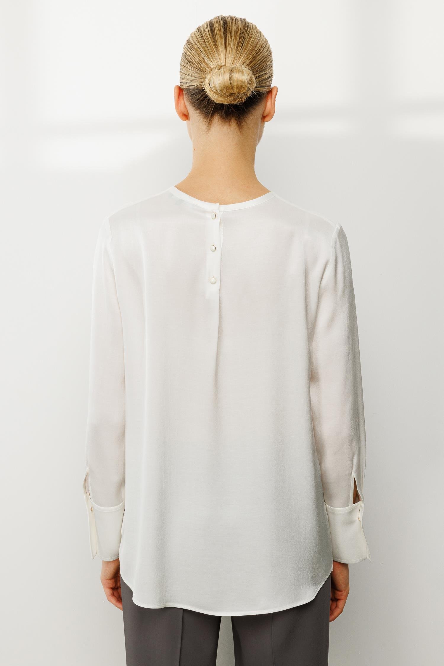 O Yaka Düğmeli Bluz