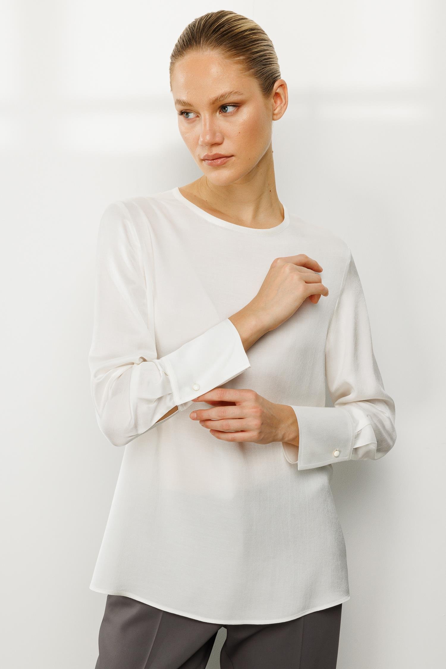 O Yaka Düğmeli Bluz