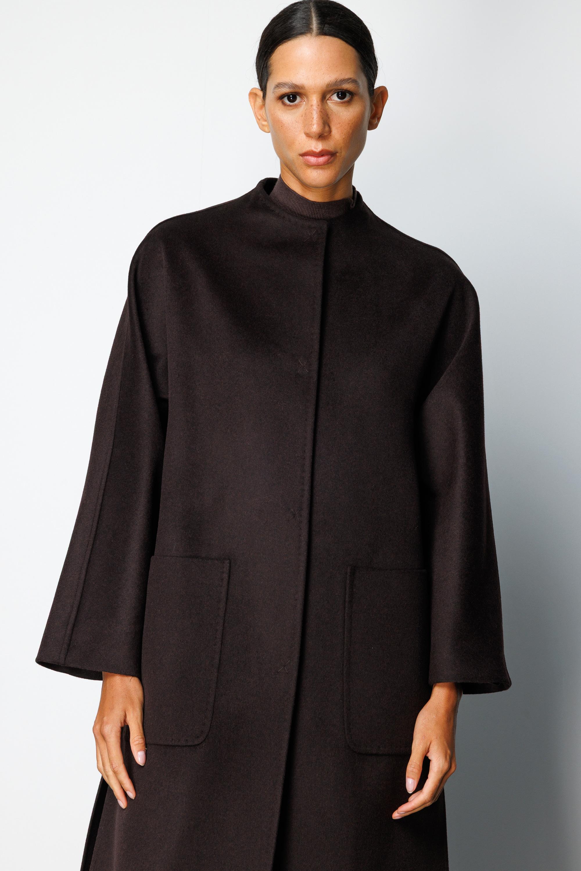 O Yaka Yırtmaçlı Uzun Manto