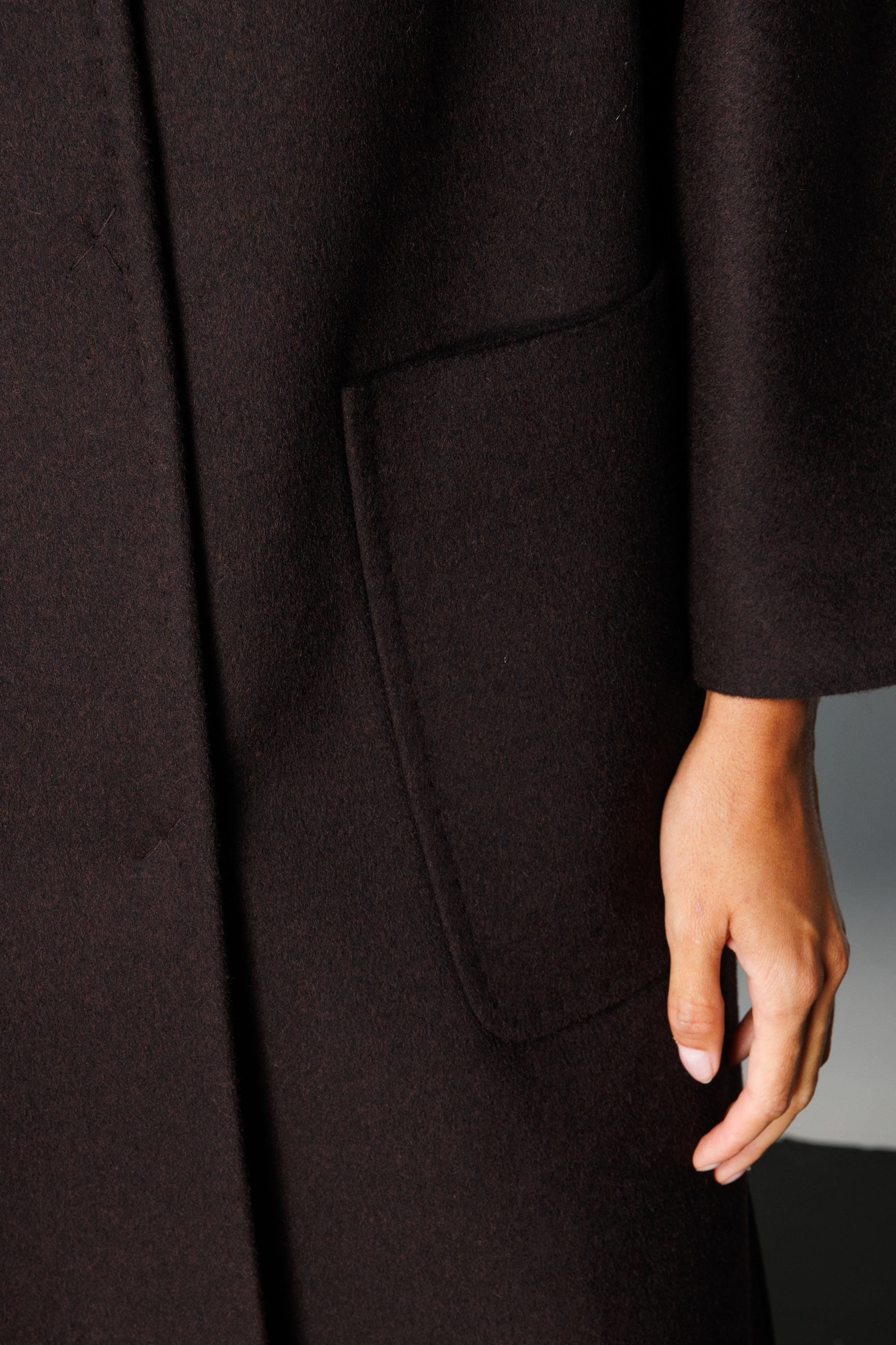 O Yaka Yırtmaçlı Uzun Manto