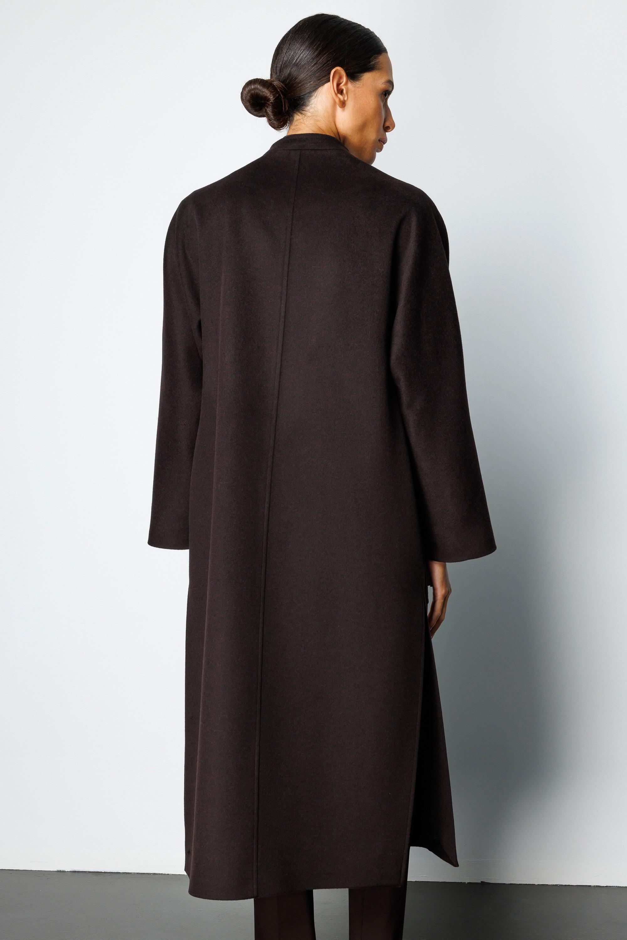 O Yaka Yırtmaçlı Uzun Manto