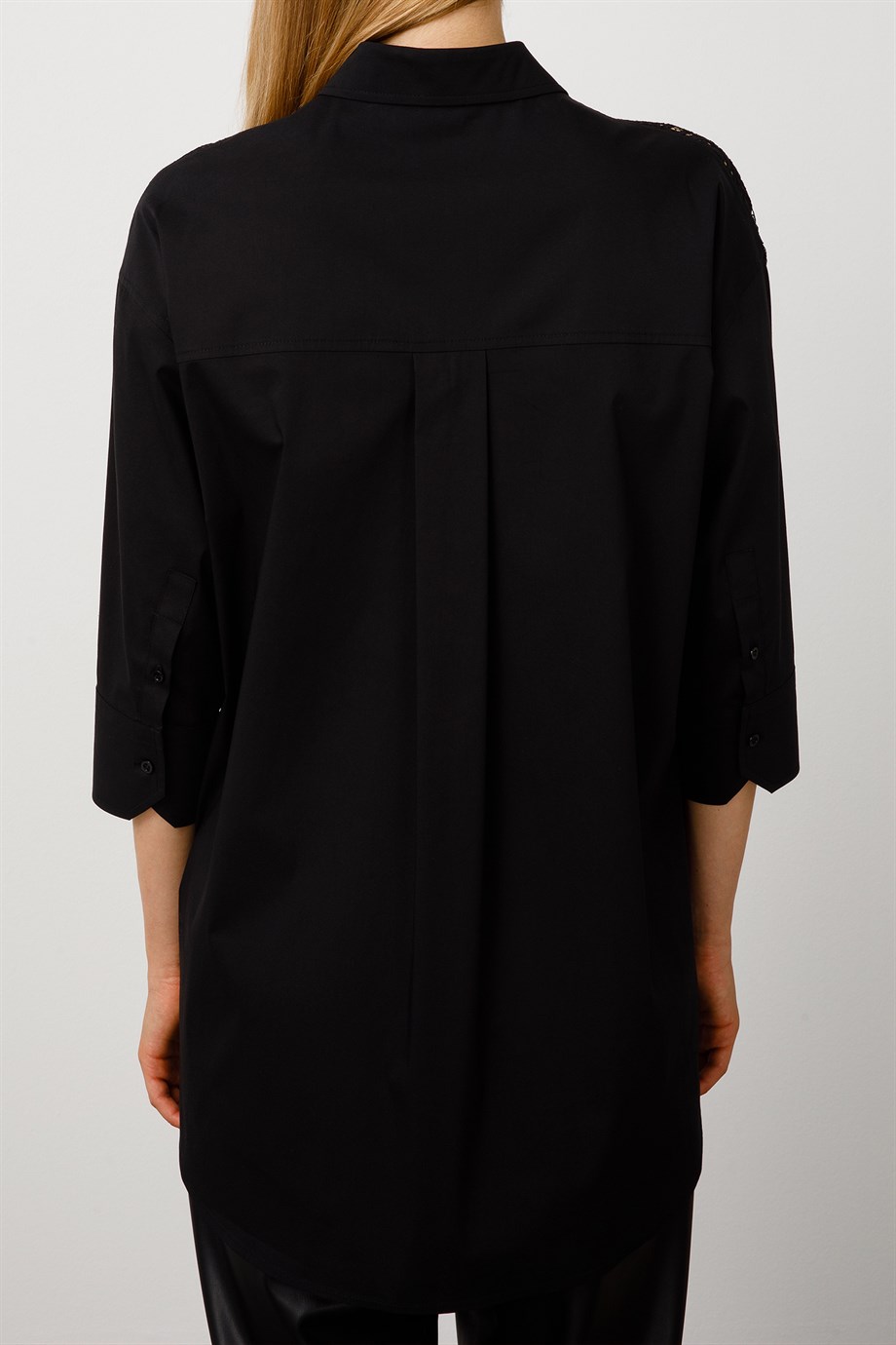 Önü dantelli koton bluz