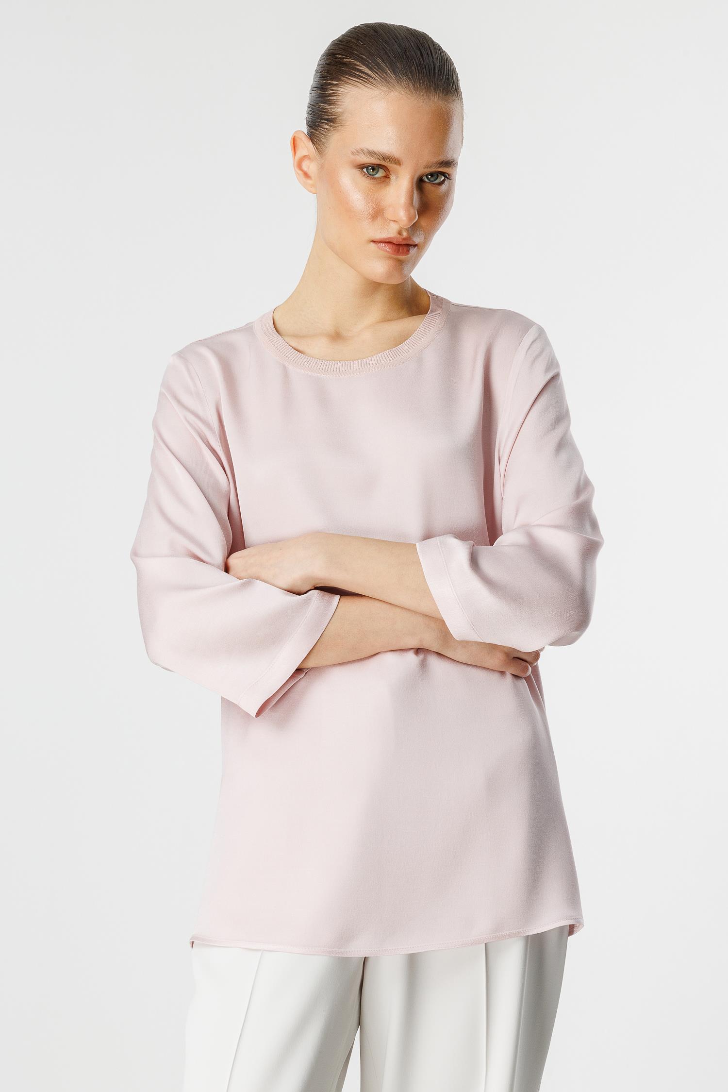 Örme Yaka Yırtmaçlı Bluz