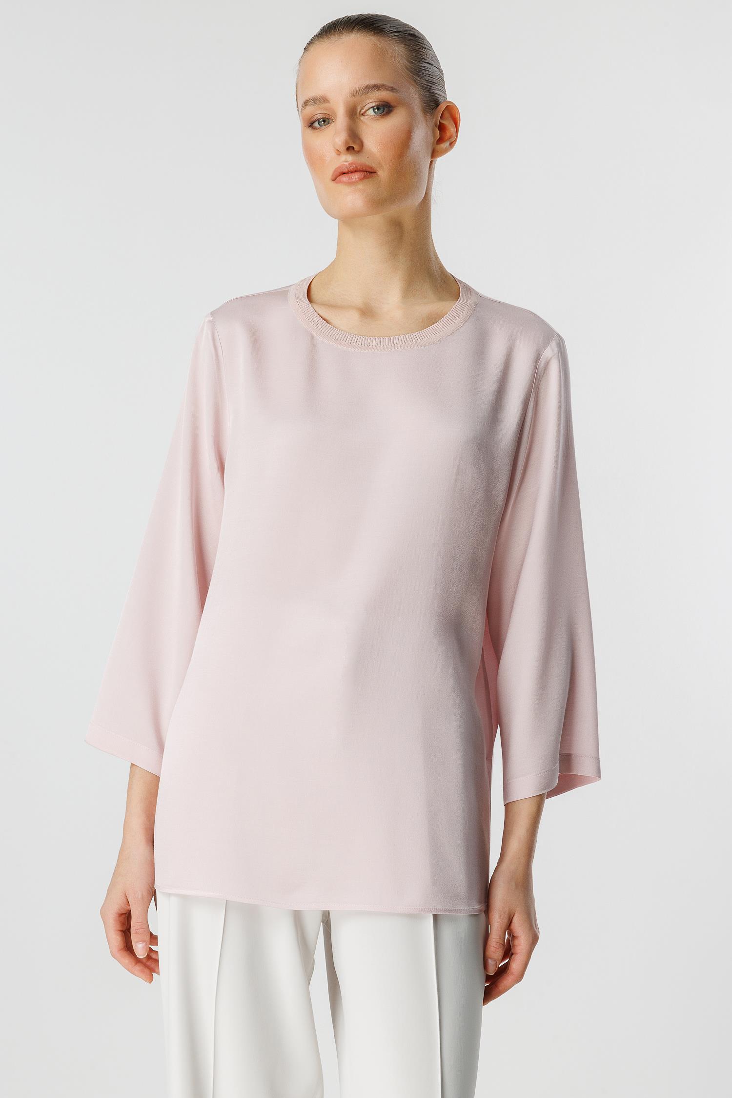 Örme Yaka Yırtmaçlı Bluz