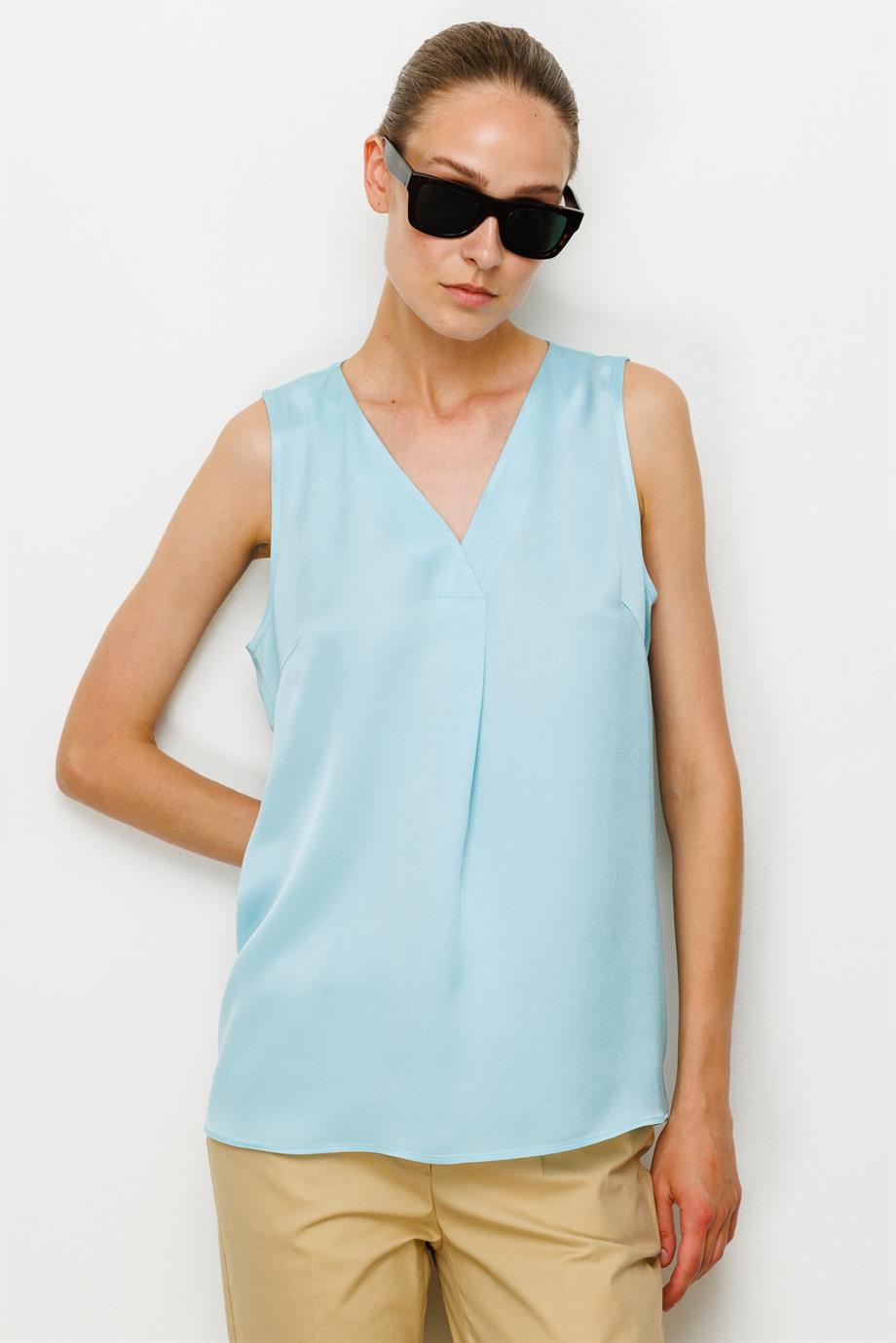 Pileli V Yaka Kolsuz Slip Bluz