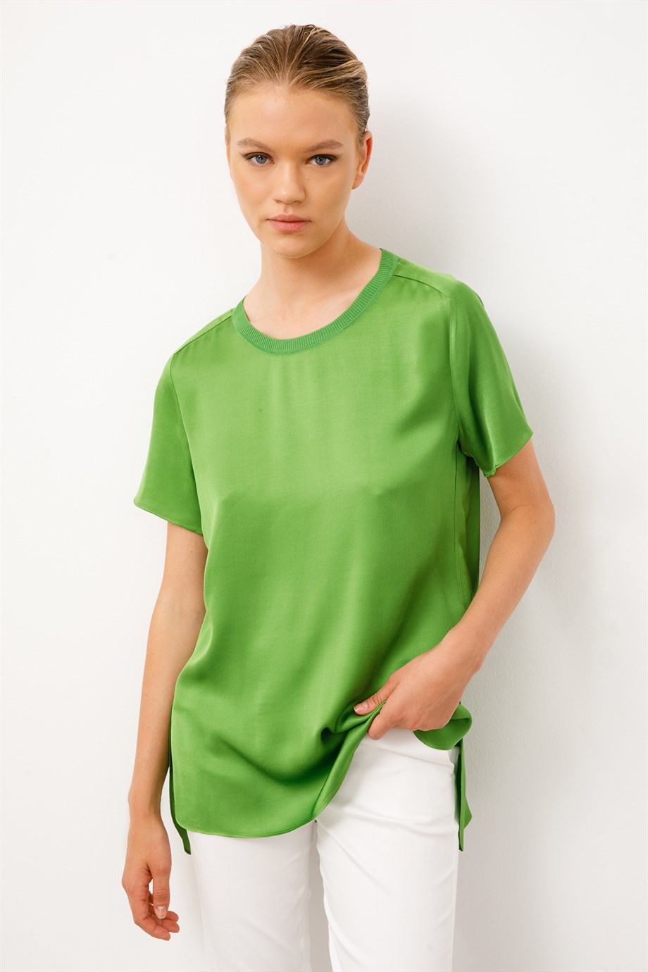 Sıfır Yaka Kısa Kol Bluz