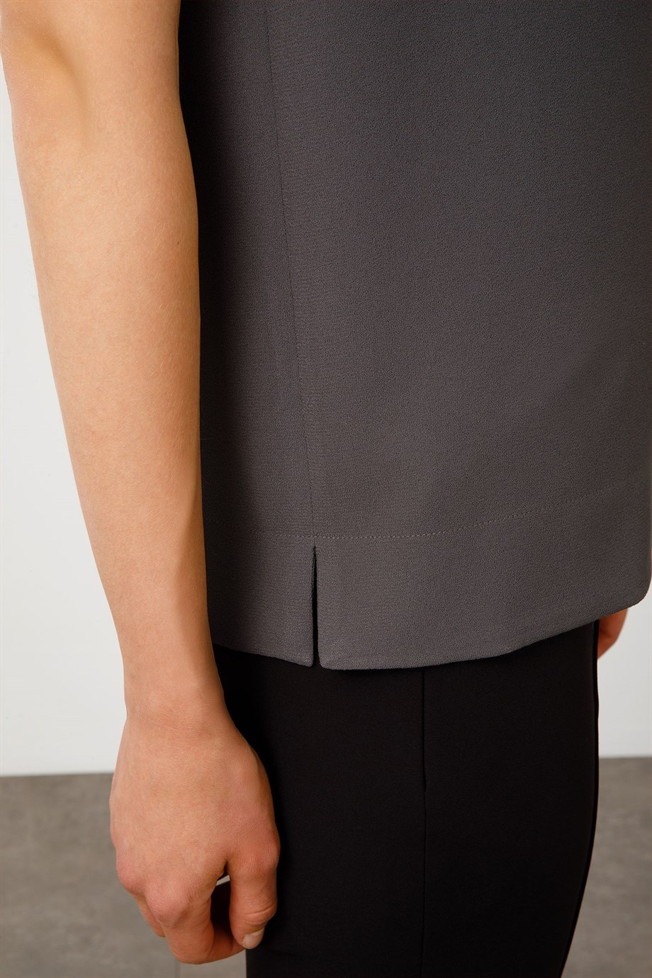 Sıfır Yaka Kolsuz Bluz