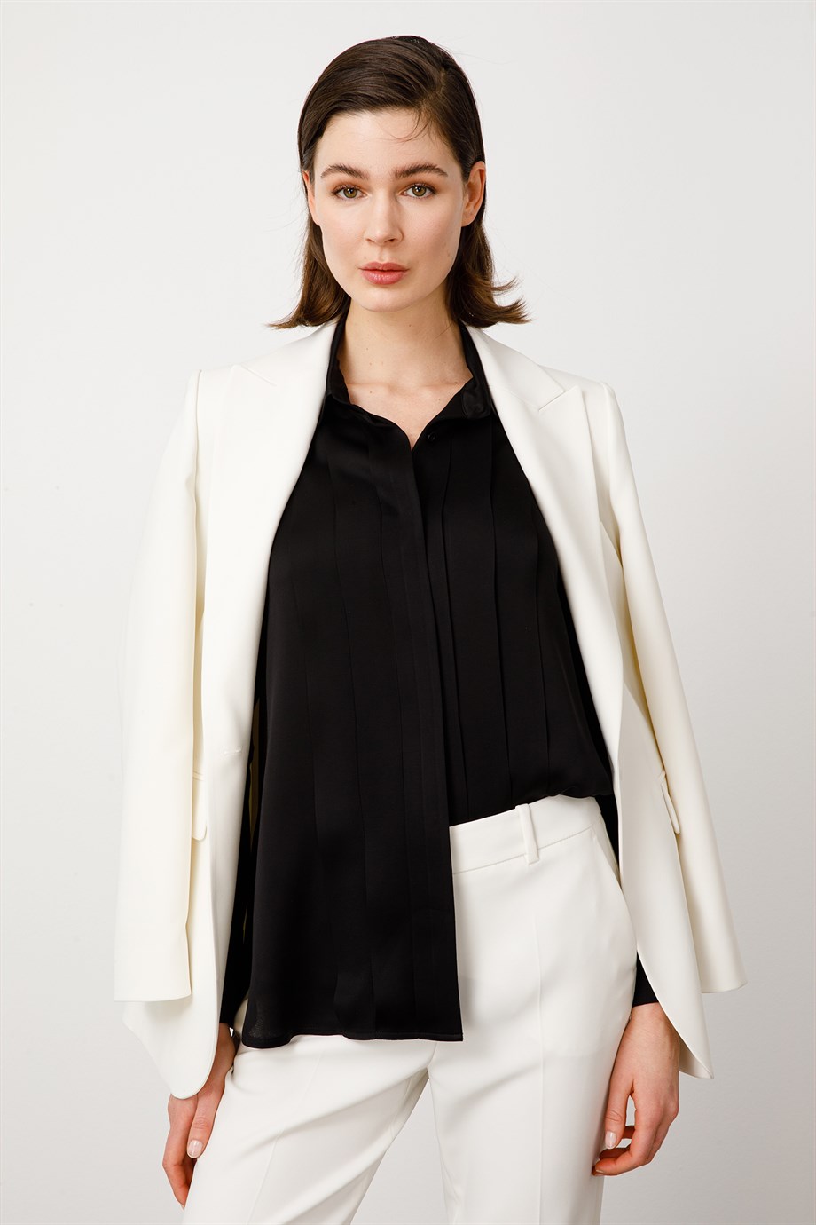 Tek Düğme Yırtmaçlı Ceket