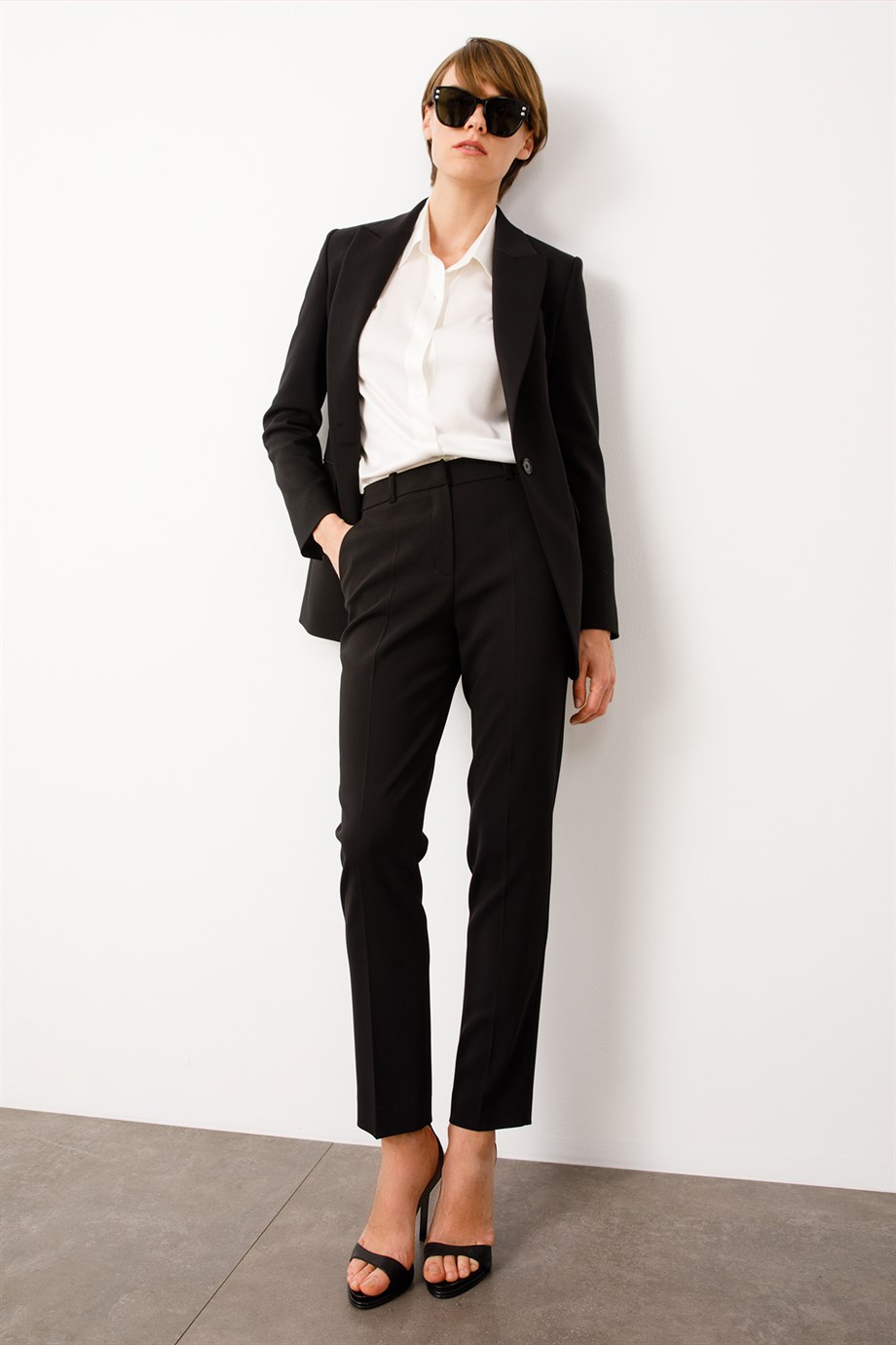 Tek Düğme Yırtmaçlı Ceket