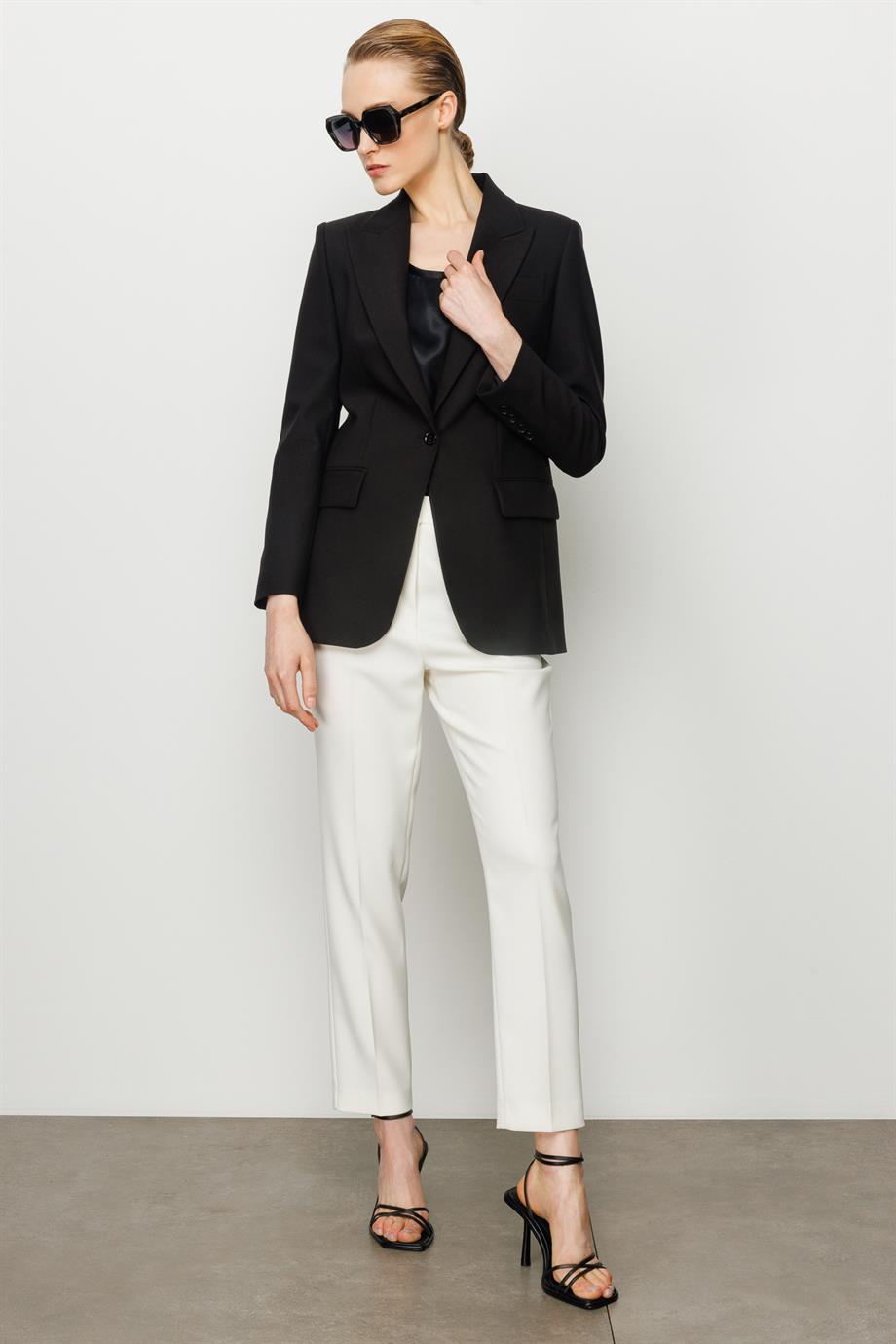 Tek Düğme Yırtmaçlı Ceket