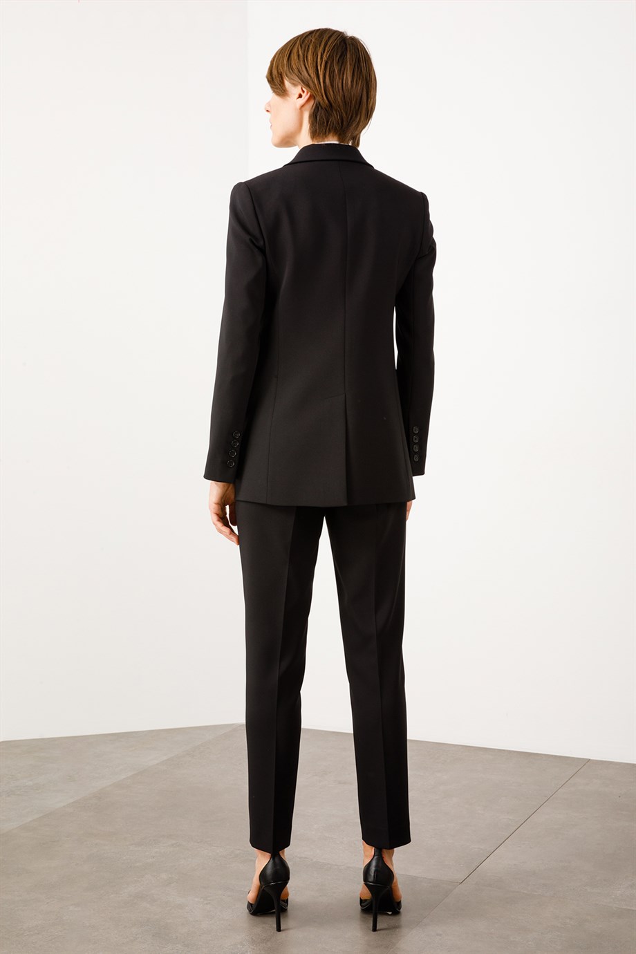 Tek Düğme Yırtmaçlı Ceket