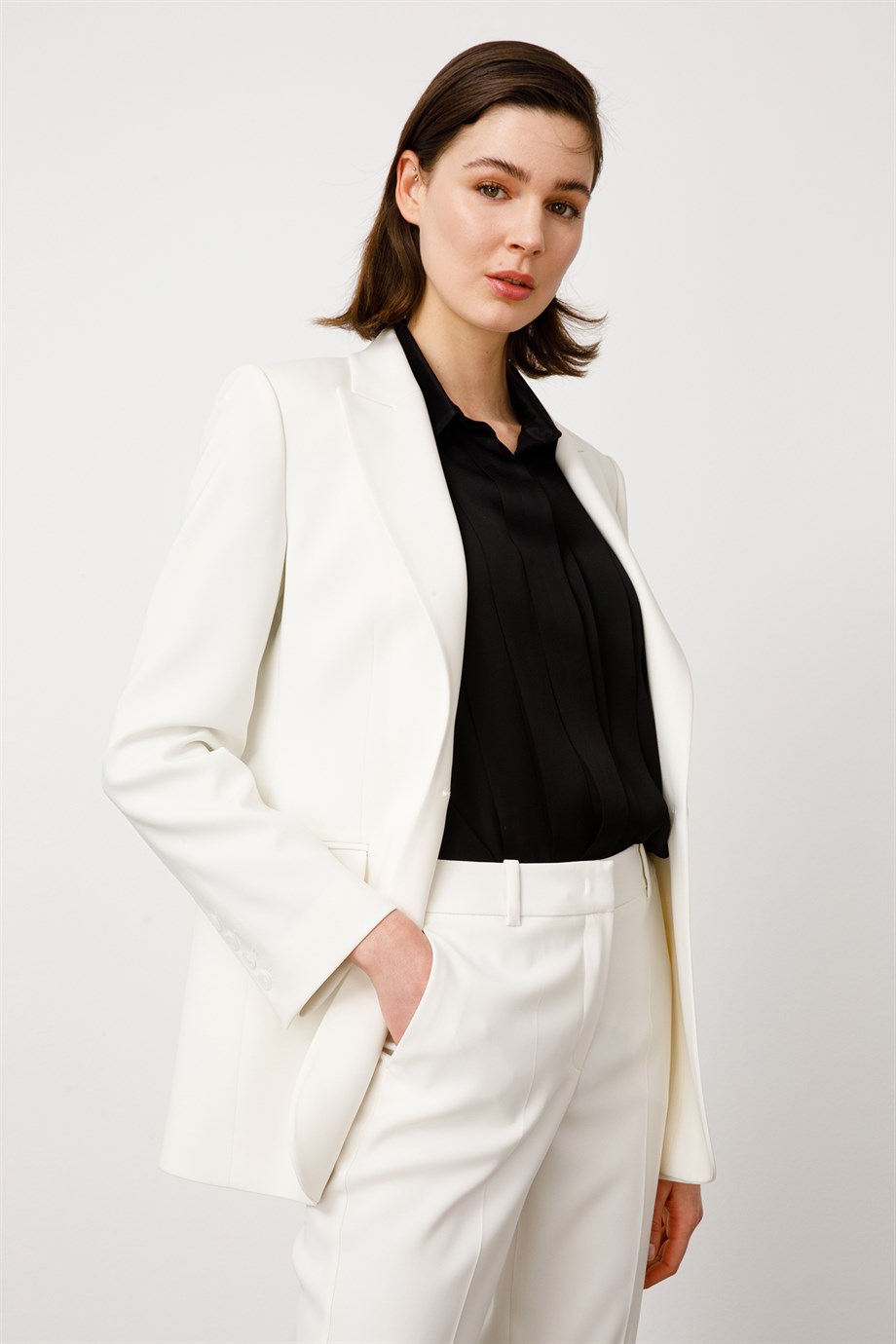 Tek Düğme Yırtmaçlı Ceket