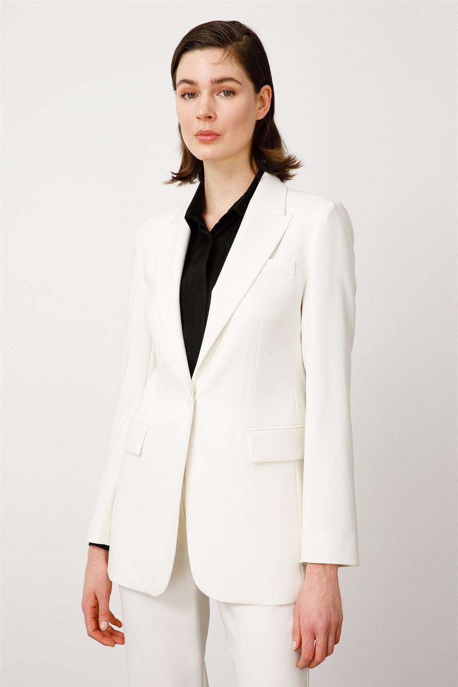 Tek Düğme Yırtmaçlı Ceket