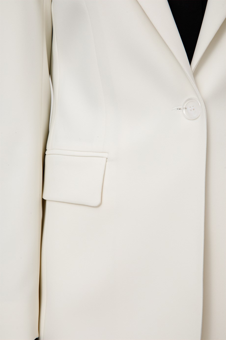 Tek Düğme Yırtmaçlı Ceket