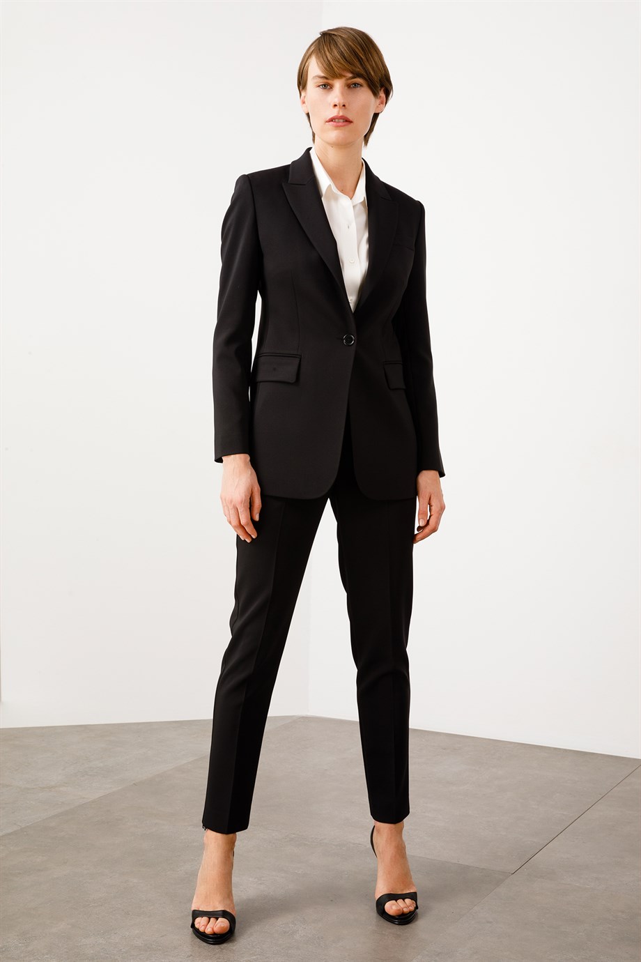 Tek Düğme Yırtmaçlı Ceket