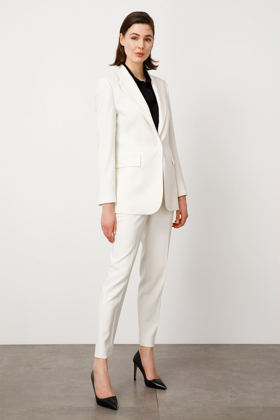 Tek Düğme Yırtmaçlı Ceket