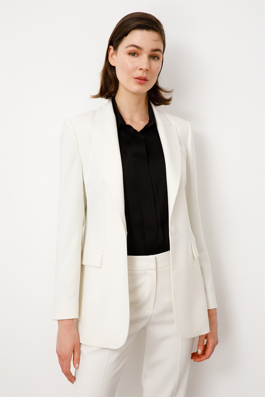 Tek Düğme Yırtmaçlı Ceket