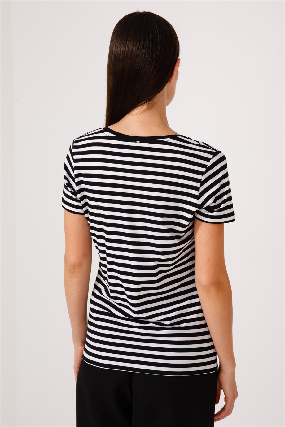 U Yaka Çizgili Tshirt
