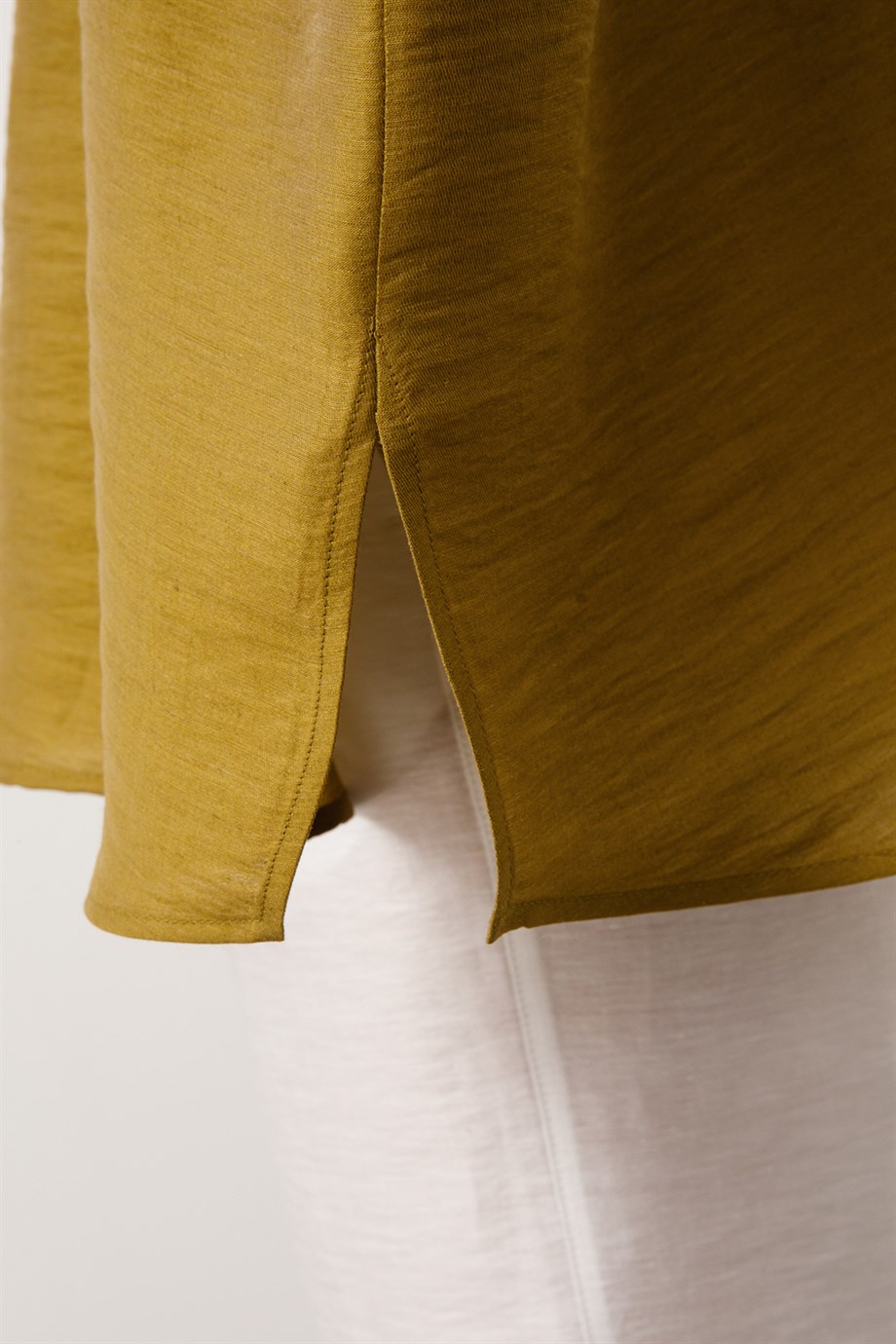 V Yaka Düşük Kol Gömlek