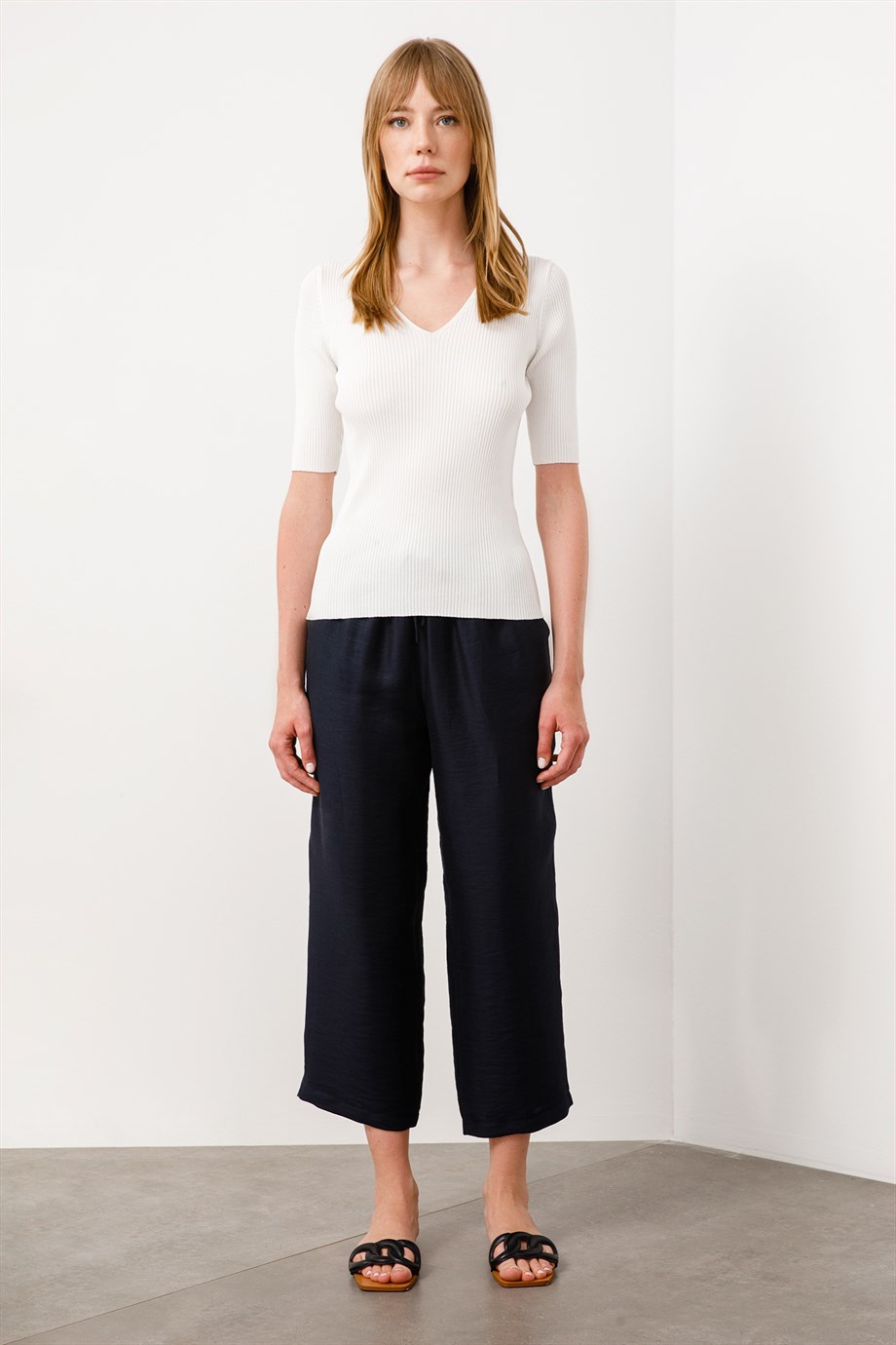 V Yaka Kısa Kol Triko