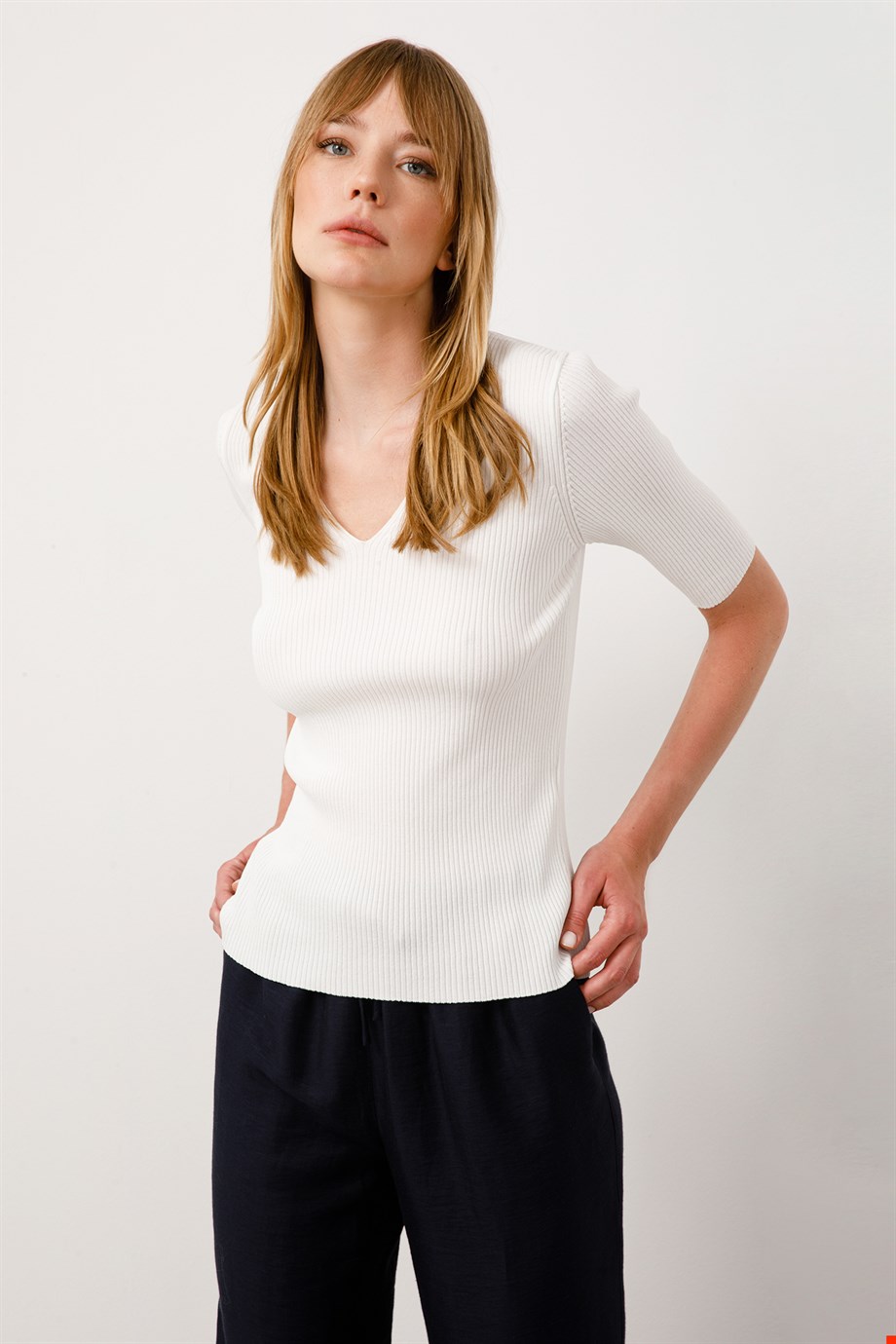 V Yaka Kısa Kol Triko