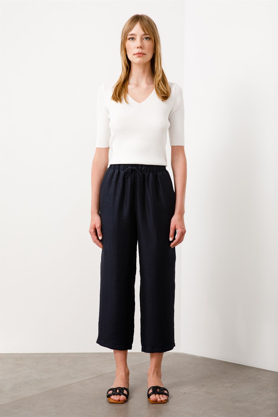 V Yaka Kısa Kol Triko