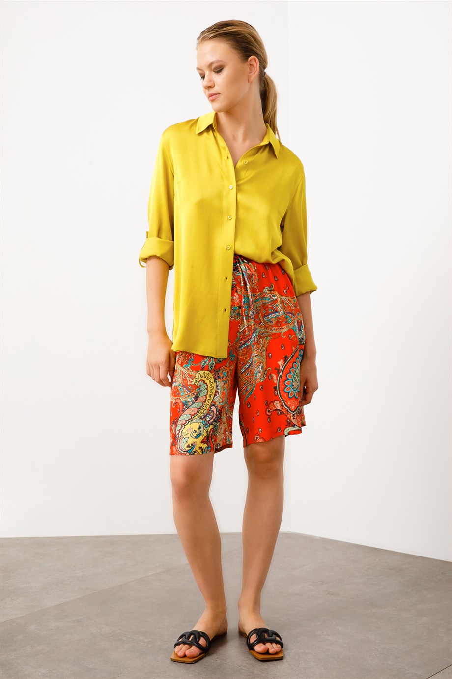 Viskon-Rayon Kolu Apoletli Gömlek