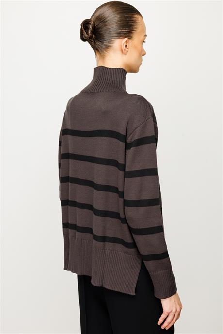 Dik Yaka Çizgili Oversize Triko