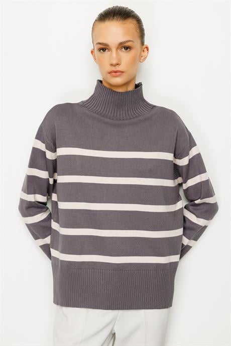 Dik Yaka Çizgili Oversize Triko