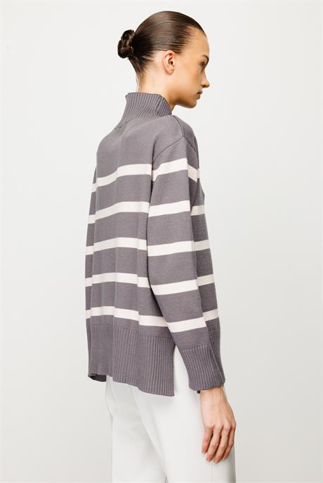 Dik Yaka Çizgili Oversize Triko