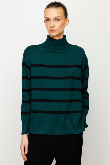 Dik Yaka Çizgili Oversize Triko