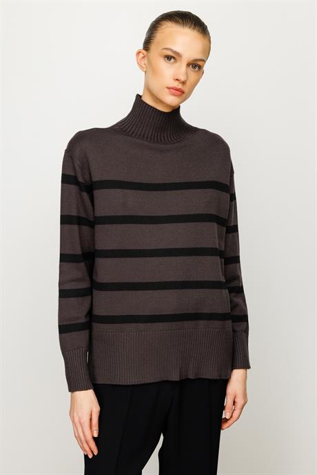 Dik Yaka Çizgili Oversize Triko