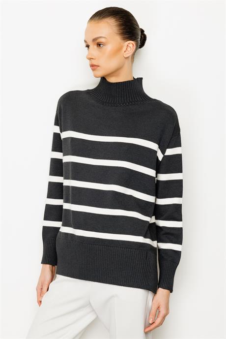 Dik Yaka Çizgili Oversize Triko