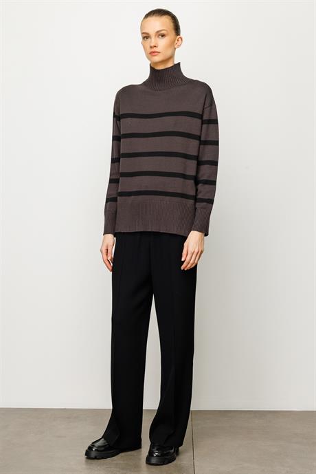 Dik Yaka Çizgili Oversize Triko