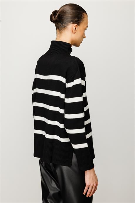 Dik Yaka Çizgili Oversize Triko