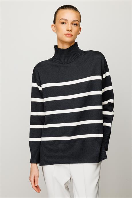Dik Yaka Çizgili Oversize Triko