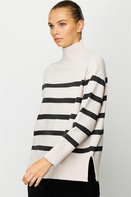 Dik Yaka Çizgili Oversize Triko