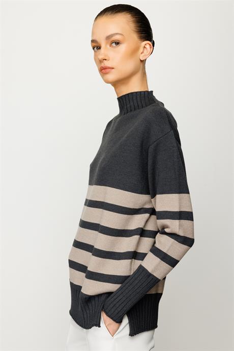 Dik Yaka Kalın Çizgigli Oversize Triko