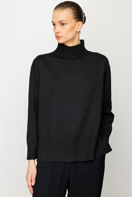 Dik Yaka Oversize Triko