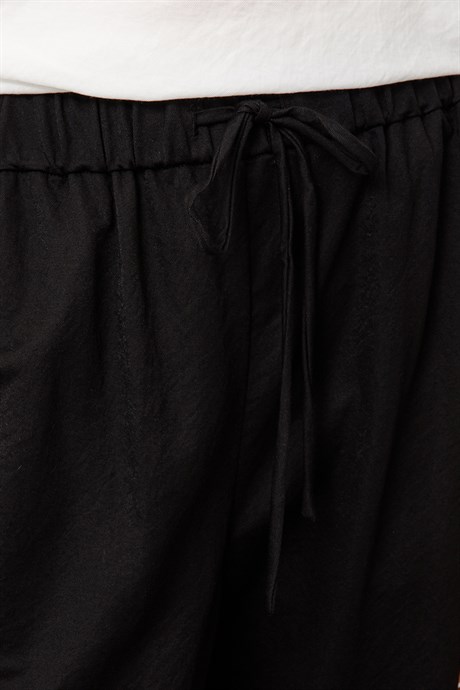 Elastan Kemerli Bol Kısa Pantolon