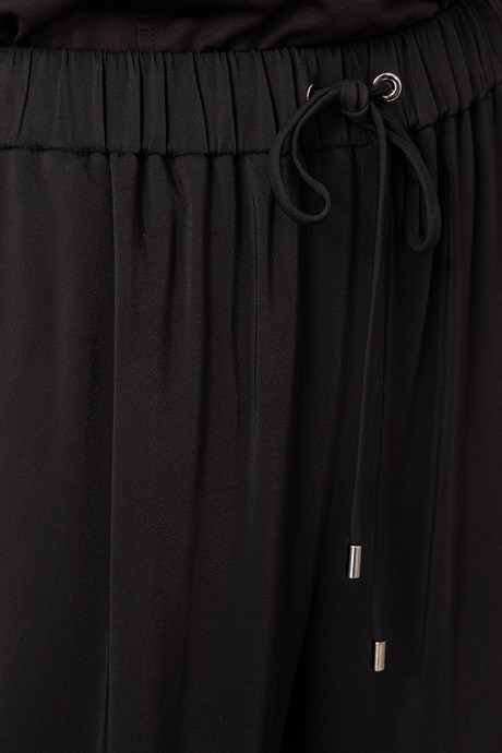 Elastan Kemerli Bol Pantolon