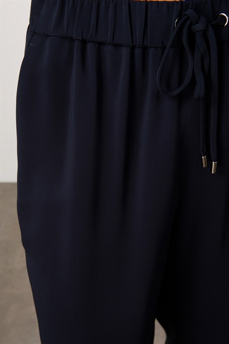 Elastan Kemerli Bol Pantolon
