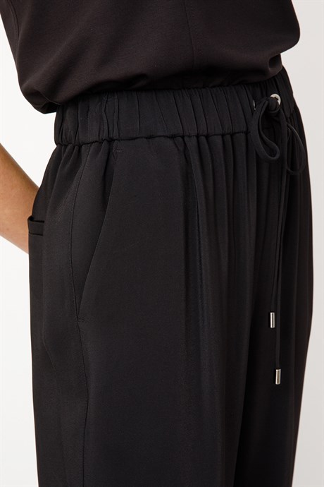 Elastan Kemerli Bol Pantolon
