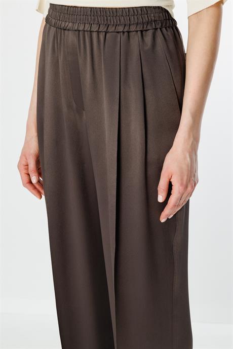 Elastan Kemerli Pileli Pantolon